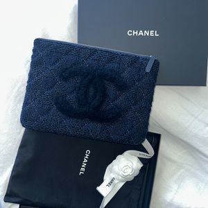 Chanel clutch tweed with CC new in box - ID card, dustbag, ribbon, camelia